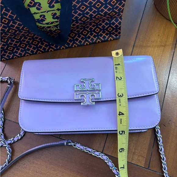 Gorgeous~Tory Burch Patent Chain Wallet W/Wristlet In Lavender NEW No Tags!💜 - Picture 8 of 13